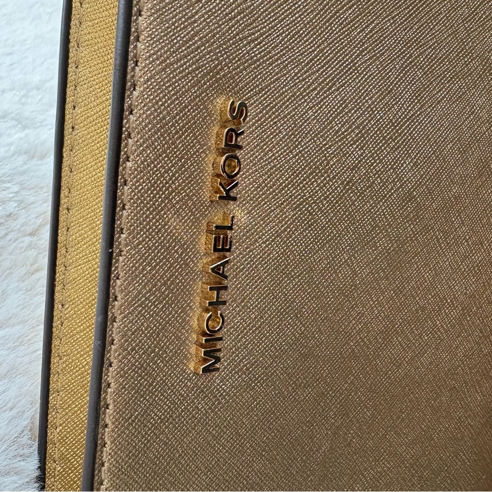 MICHAEL KORS Jet Set Travel  Leather Crossbody Authenticated - Picture 14 of 15